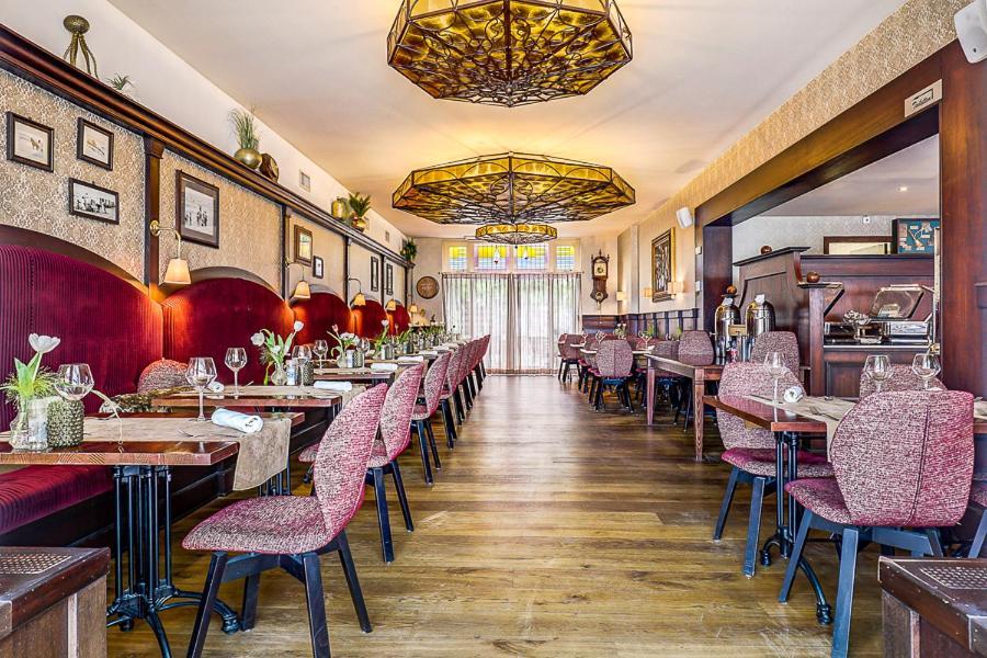 Hotel Victoria Bergen aan Zee Bagian luar foto